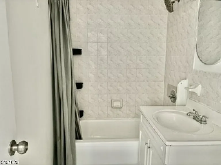 392 College Dr — Photo 13