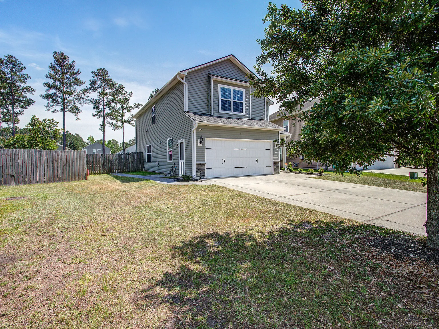 3 bed, 2.5 bath, 2147 sqft, $3,200 — Photo 2