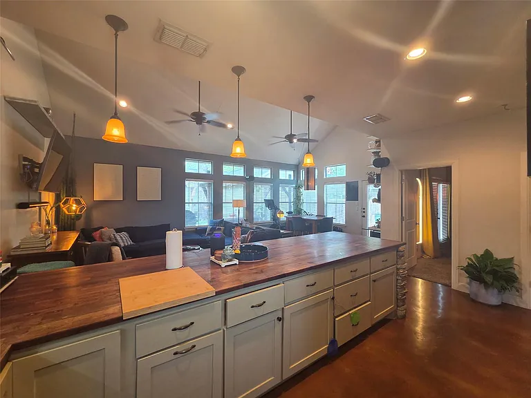 408 W Croslin St — Photo 2
