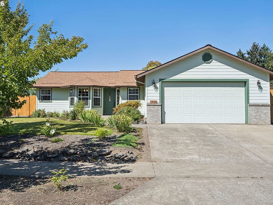 1st image of 1733 NE Coburn Dr