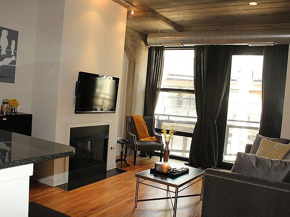 3rd image of 1110 W 15th St Unit 215