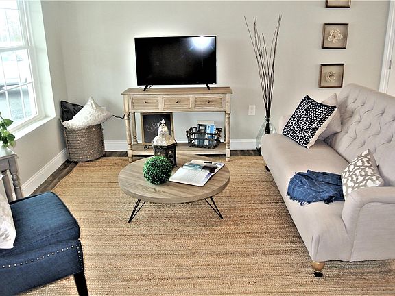 3rd image of 710 Cumberland Meadows Cir SE