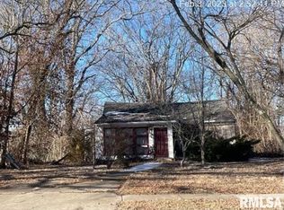318 E Oak St, Carbondale, IL 62901