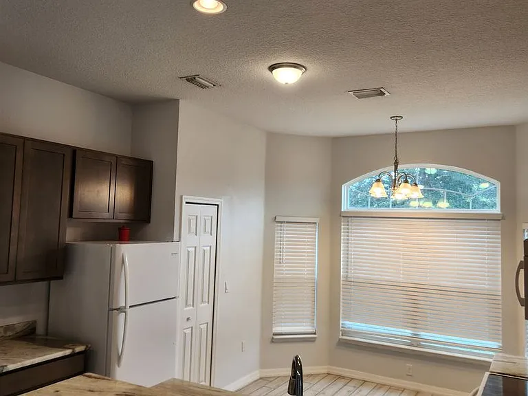 1108 Constantine St — Photo 5