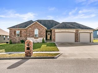 720 E Mining Camp Rd, Nixa, MO 65714