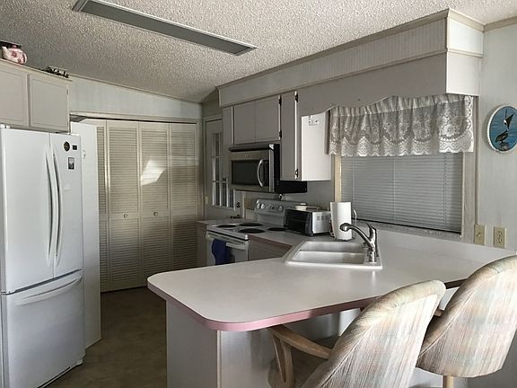 3rd image of 12526 Silver Villas Ln