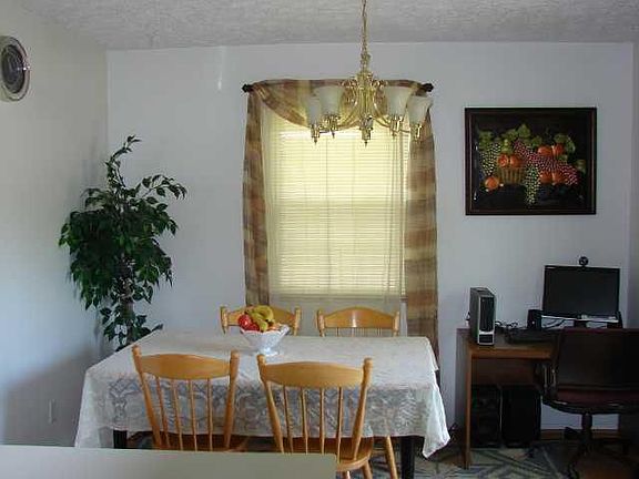 4th image of 1620 Marborough Ln