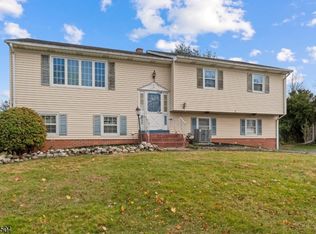 10 Red Oak Way, Bridgewater, NJ 08807