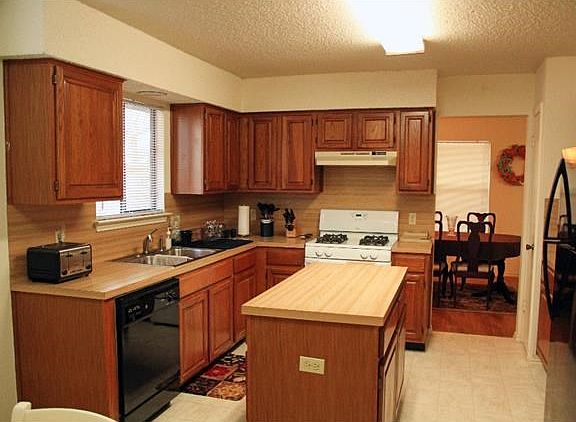 5th image of 12300 Antoinette Pl