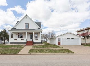 413 N Jackson St, Cuba City, WI 53807