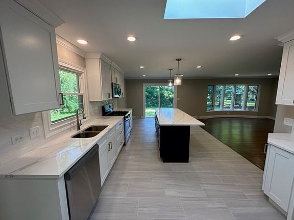 3rd image of 236 Briarwood Ln