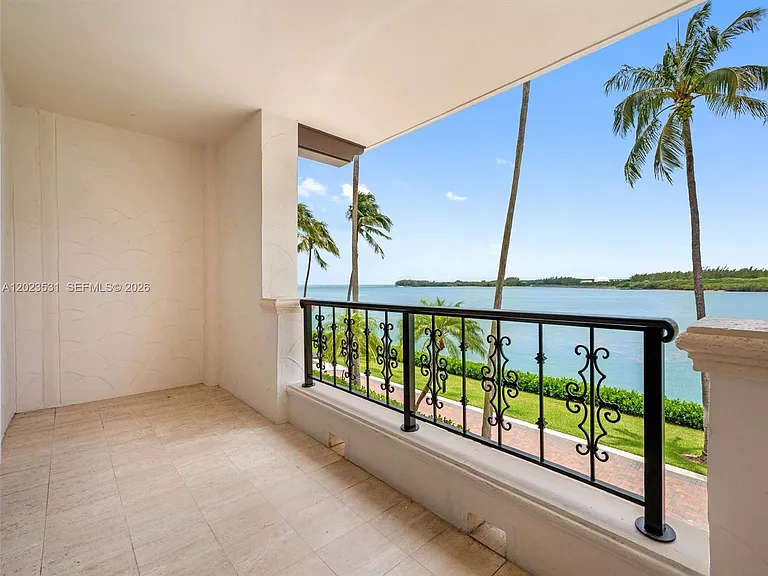 2425 Fisher Island Dr #5205 — Photo 31