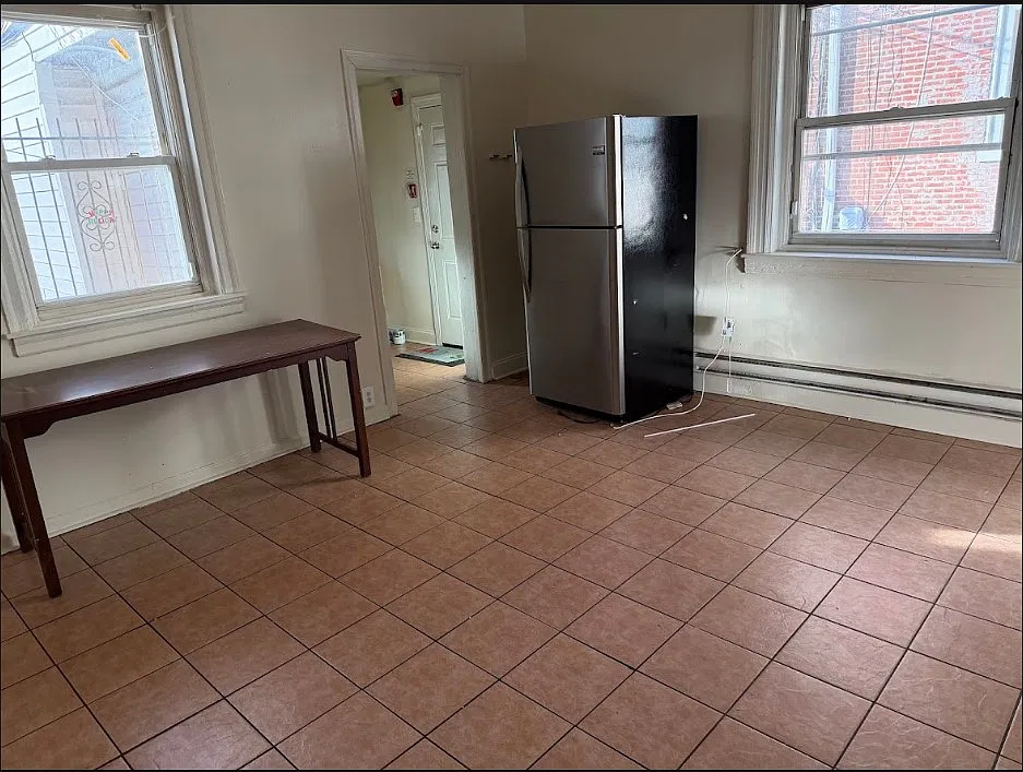 2 bed, 1000 sqft, $1,300 — Photo 3