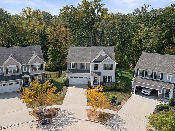 3rd image of 3235 Fallen Brook Ln