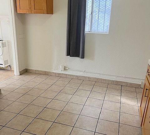 2nd image of 5305 S Hoover St #5