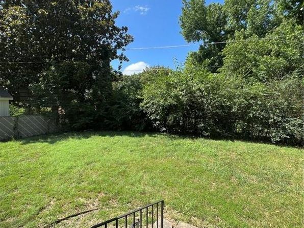 1205 W Oak St, Rogers, AR 72756