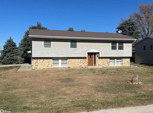 301 E Olesen Thu St, Graettinger, IA 51342
