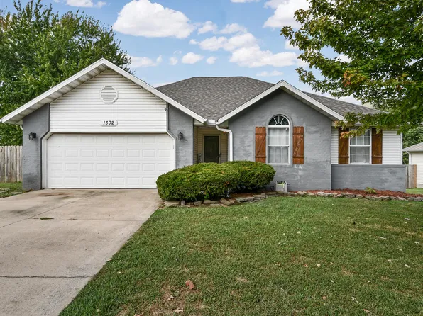 1302 W Turnberry Boulevard, Ozark, MO 65721