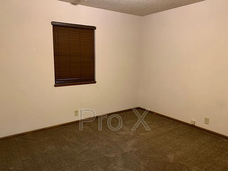 423 W Elk St — Photo 8