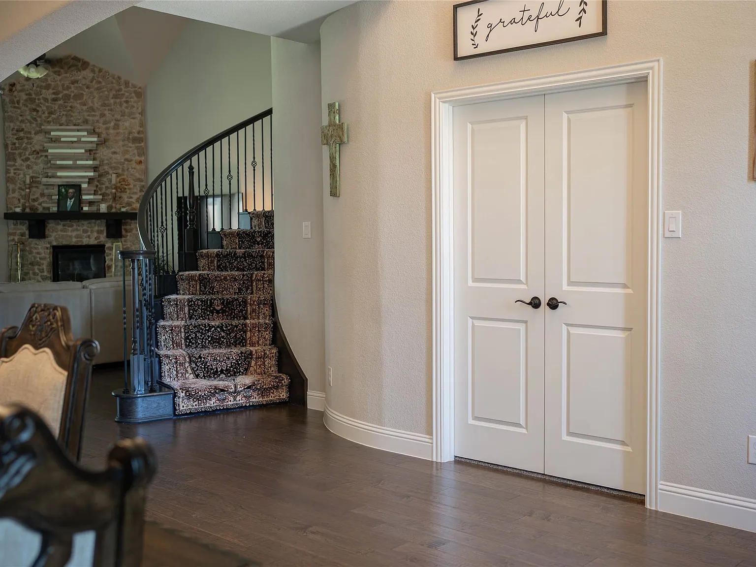 5 bed, 4.0 bath, 3948 sqft, $4,000 — Photo 4