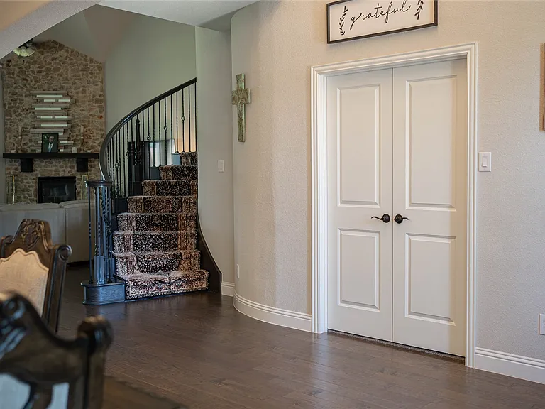 313 Airlene Ln — Photo 4