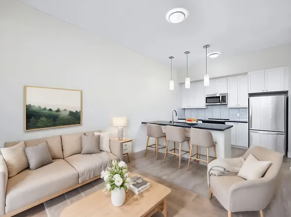 1465 Lawrence Avenue West, 1465 Lawrence Ave W, Toronto, ON M6L 1B2