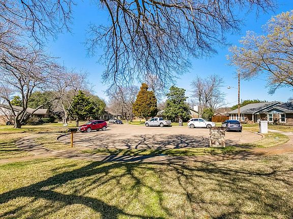 5th image of 431 Shady Brook Pl