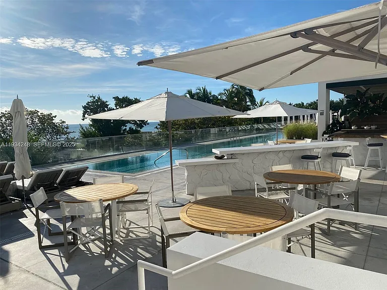 2301 Collins Ave #507 — Photo 31