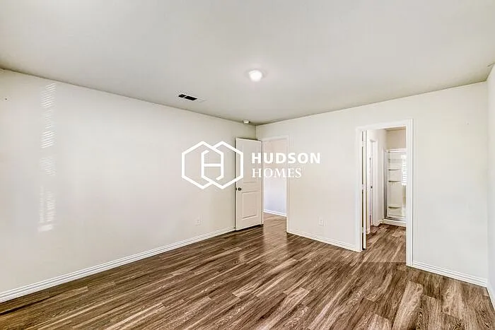 2203 Pearl St — Photo 9