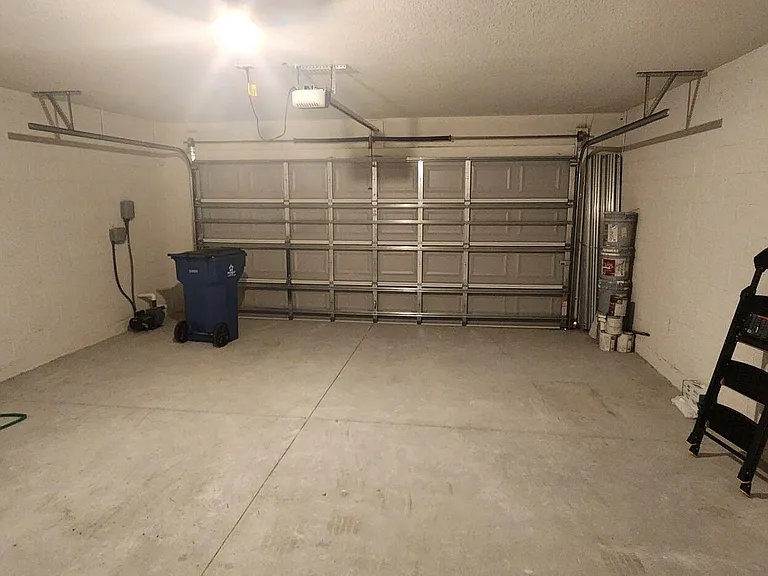 586 Cooper Ct SW — Photo 10
