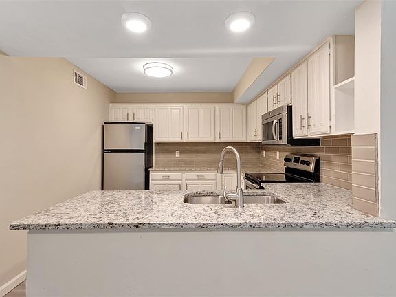 4th image of 7640 W Greenway Blvd APT 8B
