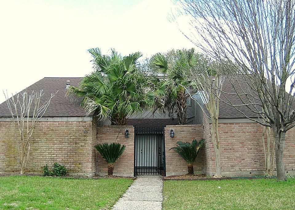 1st image of 1611 Warwickshire Dr