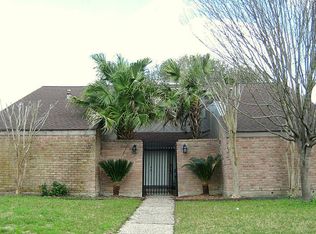 1611 Warwickshire Dr, Houston, TX 77077