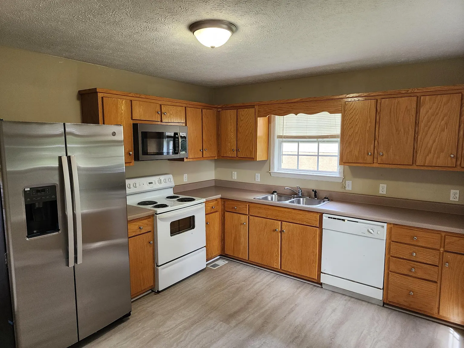 2 bed, 1.5 bath, 1050 sqft, $1,250 — Photo 4