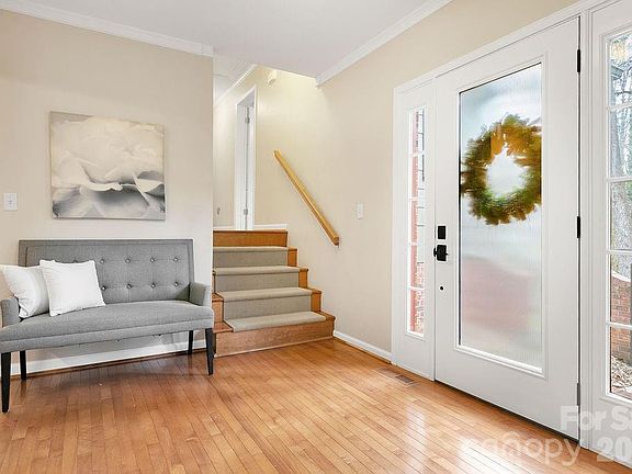 4th image of 95 Ridgewood Pl