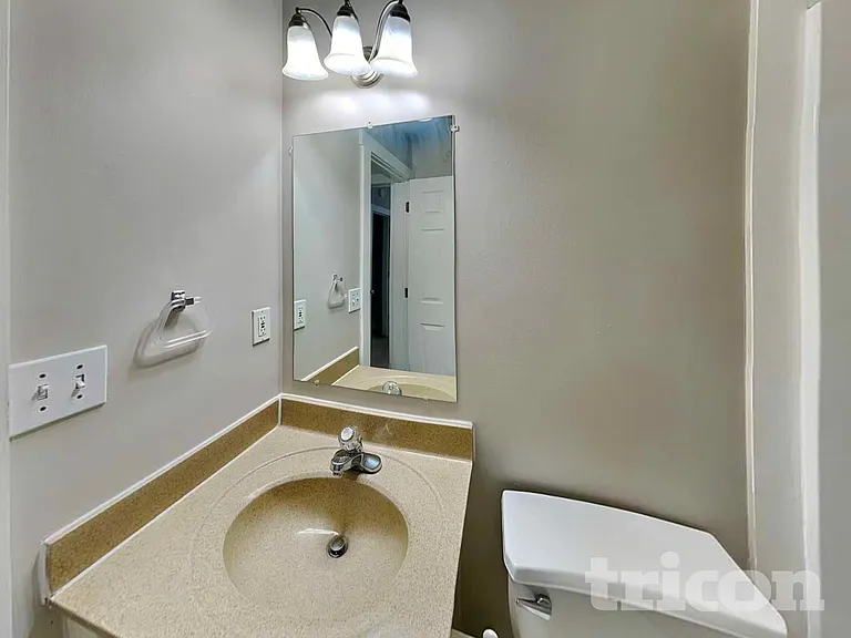 1048 Whispering Woods Dr — Photo 14
