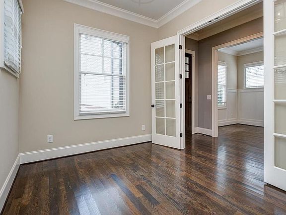 4th image of 2915 W Linden Ave