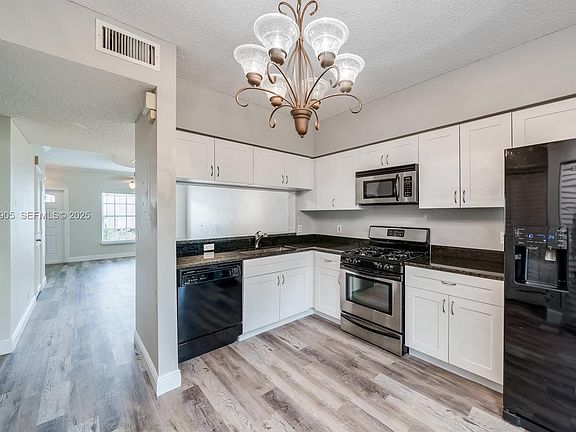 5th image of 8040 Sanibel Dr #8040
