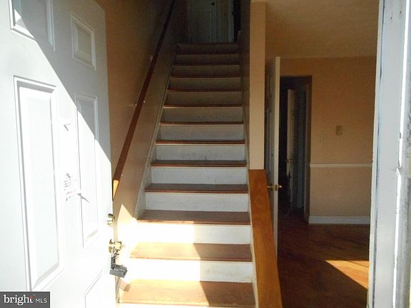 2nd image of 320 Cherrydale Ave Unit B