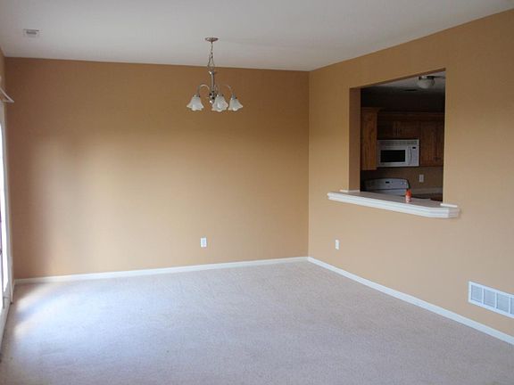 3rd image of 2731 Elm Creek Dr