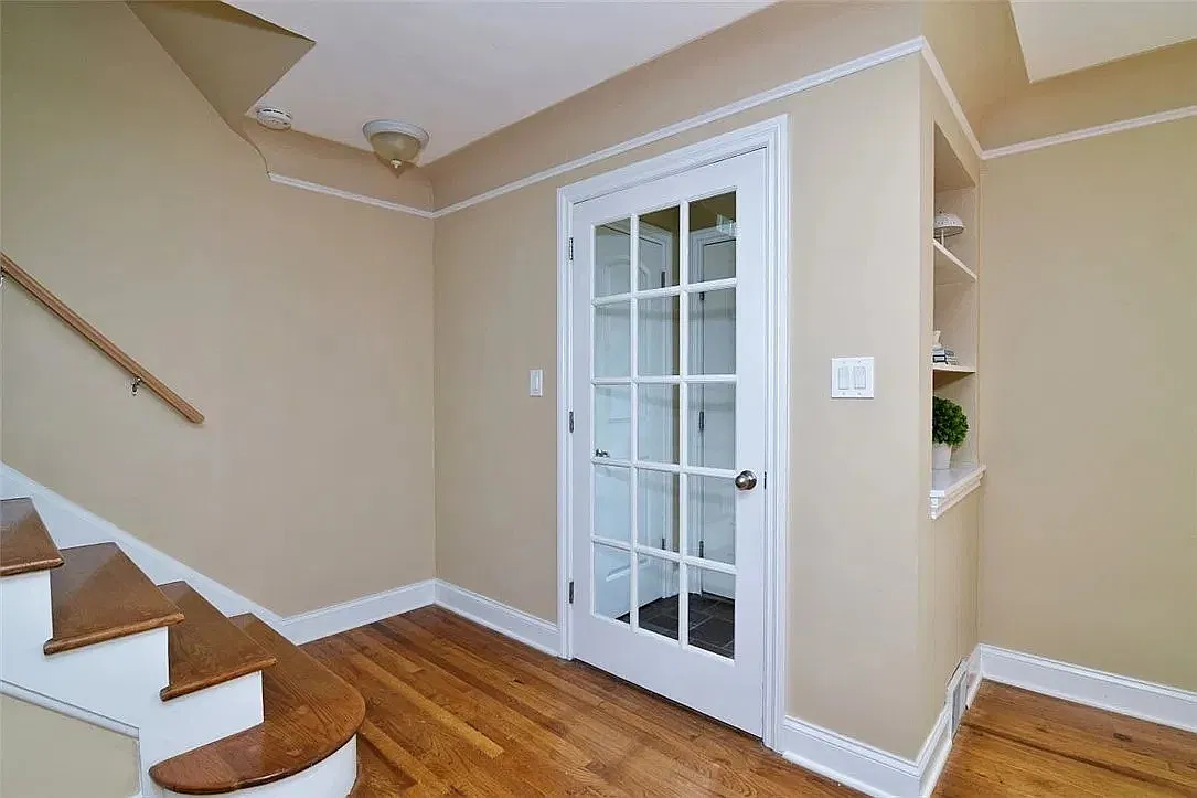 3 bed, 2.5 bath, 1800 sqft, $2,500 — Photo 3
