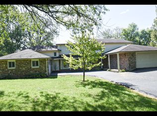 1430 Greenbrier Dr, Libertyville, IL