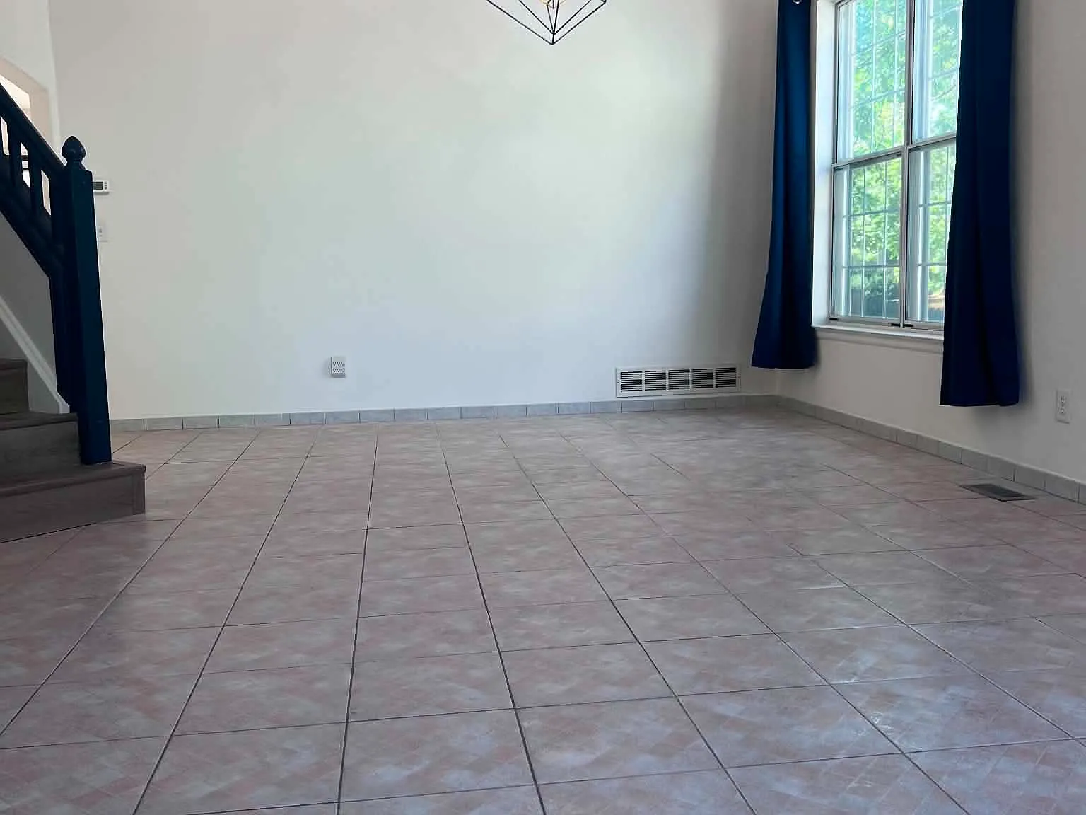 4 bed, 2.5 bath, 2069 sqft, $3,200 — Photo 3