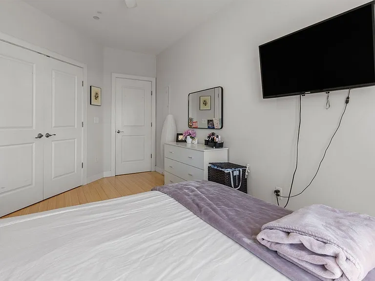 152 Old Colony Ave #10 — Photo 8