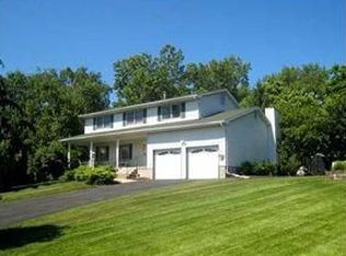 72 Guernsey Dr, New Windsor, NY 12553