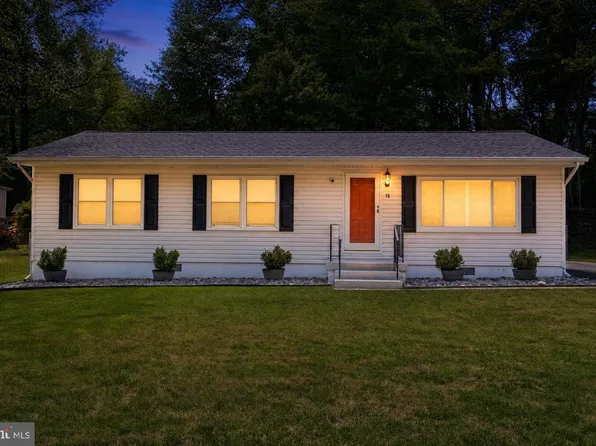 15 Willow Ln, La Plata, MD 20646