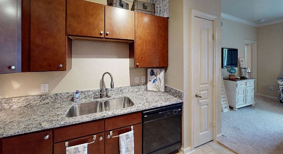 Riverwood One Bdrm Kitchen Granite