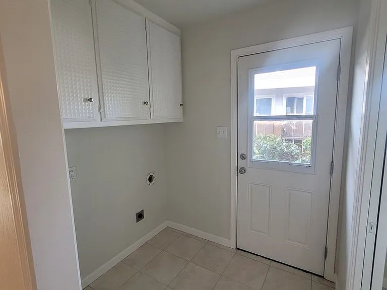 1270-1272 Meredith Way — Photo 16