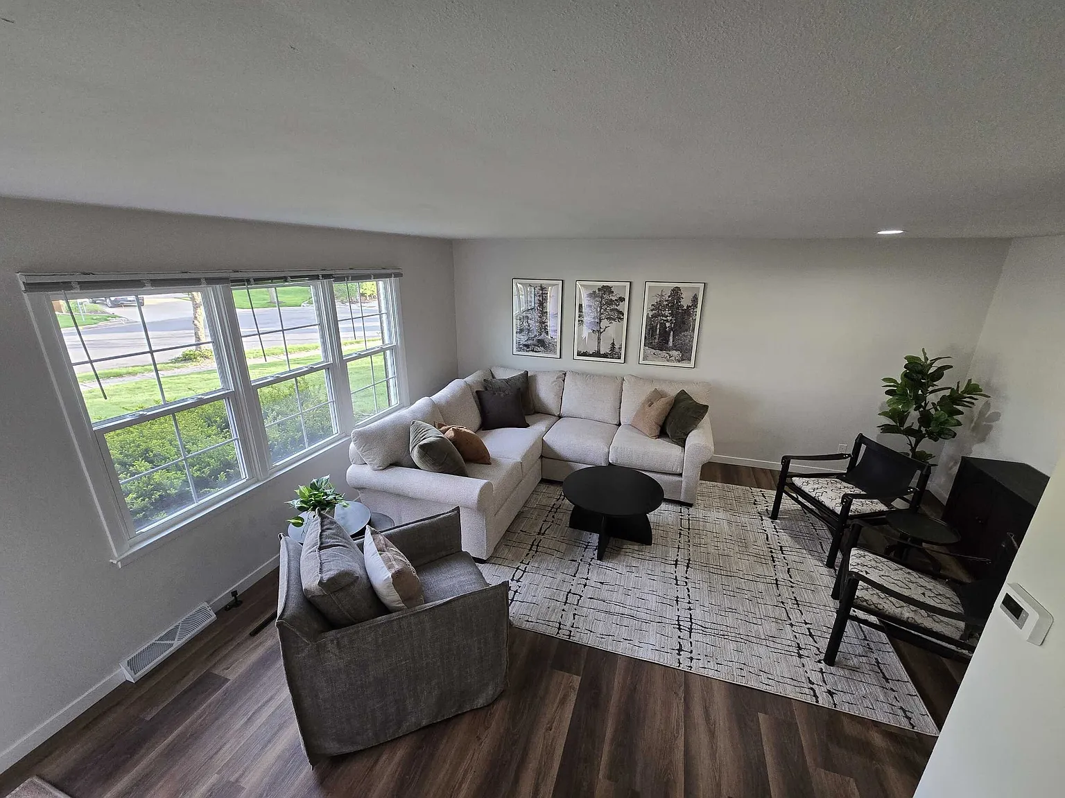 3 bed, 1.5 bath, 1100 sqft, $2,100 — Photo 4