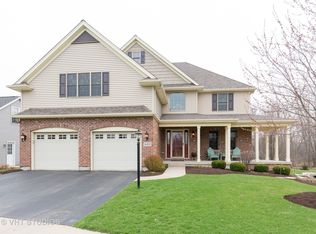 640 Country Ridge Sq, Woodstock, IL 60098